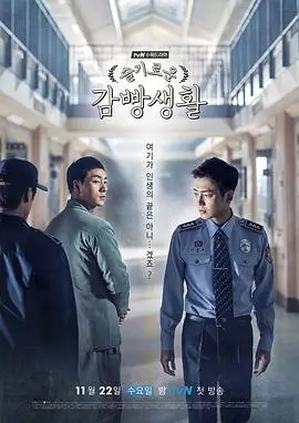 菜市口深夜影音角的窄长空间与壁挂小银幕